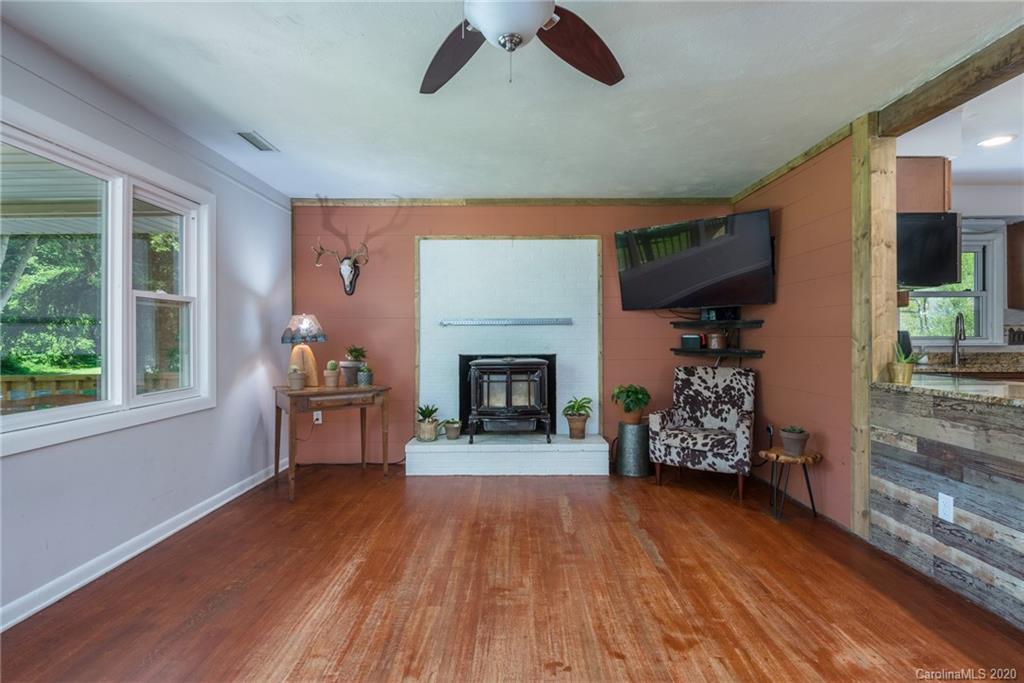 24 Powlas Drive Swannanoa NC 28778