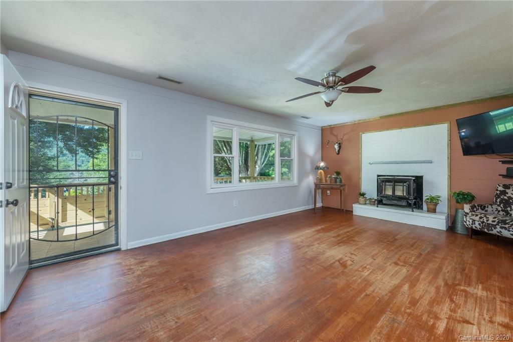 24 Powlas Drive Swannanoa NC 28778