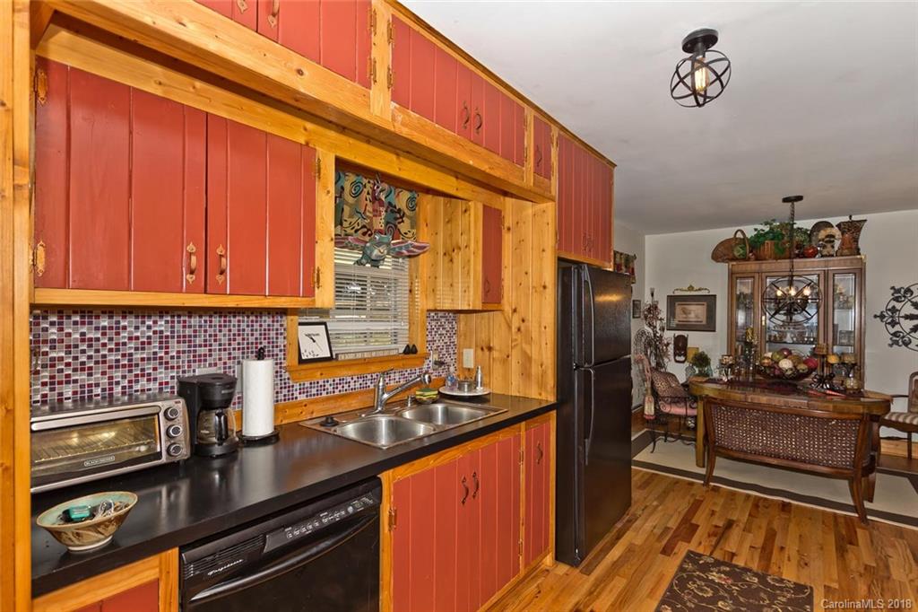 180 Southern Comfort Drive Burnsville NC 28714