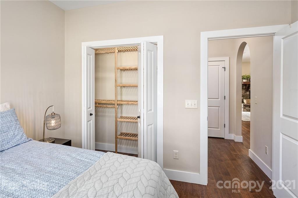 32 Manchester Drive Asheville NC 28805
