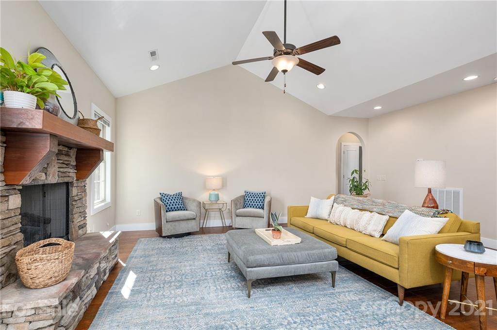 32 Manchester Drive Asheville NC 28805