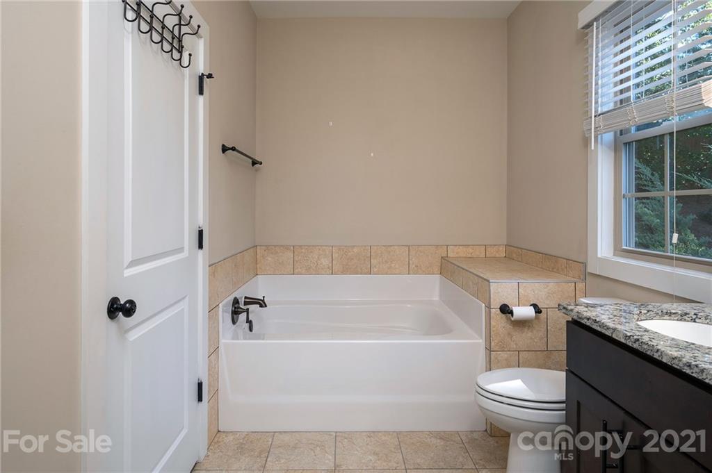 32 Manchester Drive Asheville NC 28805