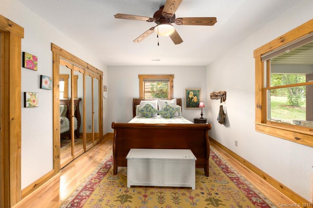 4 Mezzo Cove Asheville NC 28804