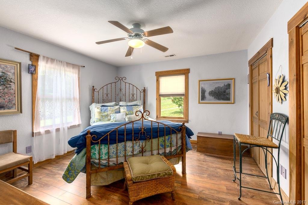 4 Mezzo Cove Asheville NC 28804