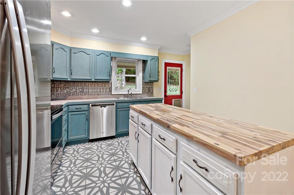 15 Cougar Mountain Road Fairview NC 28730