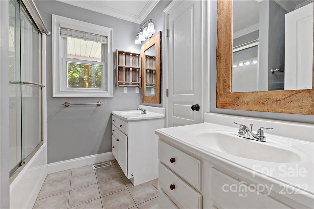 15 Cougar Mountain Road Fairview NC 28730