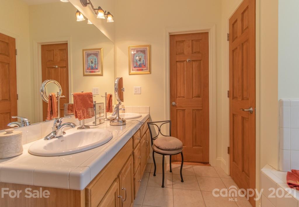 23 Utopia Road Asheville NC 28805
