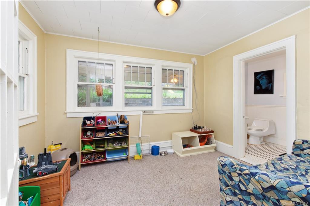 58 Crestmont Avenue Asheville NC 28806