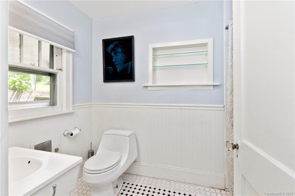 58 Crestmont Avenue Asheville NC 28806