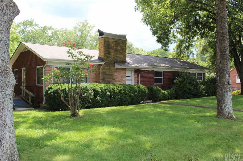 215 16th Avenue NW Hickory NC 28601