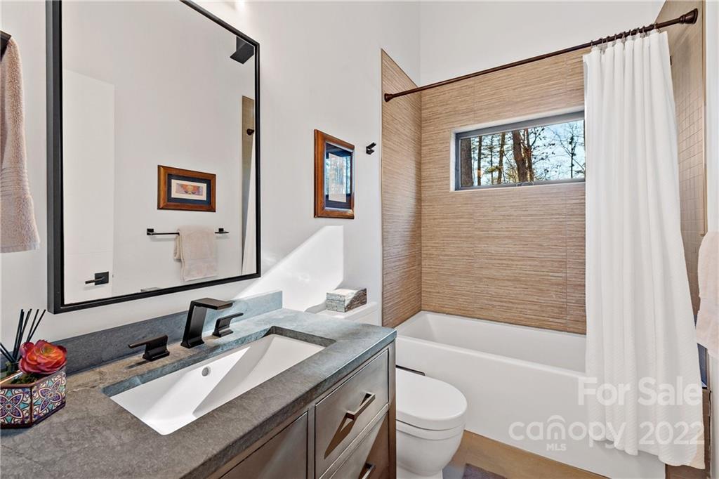 117 Wandering Oaks Way Asheville NC 28805