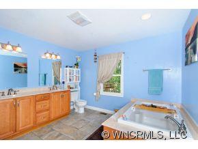 85 Great Oak Lane Fairview NC 28730