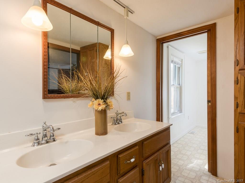 598 Morgan Hill Road Fairview NC 28730