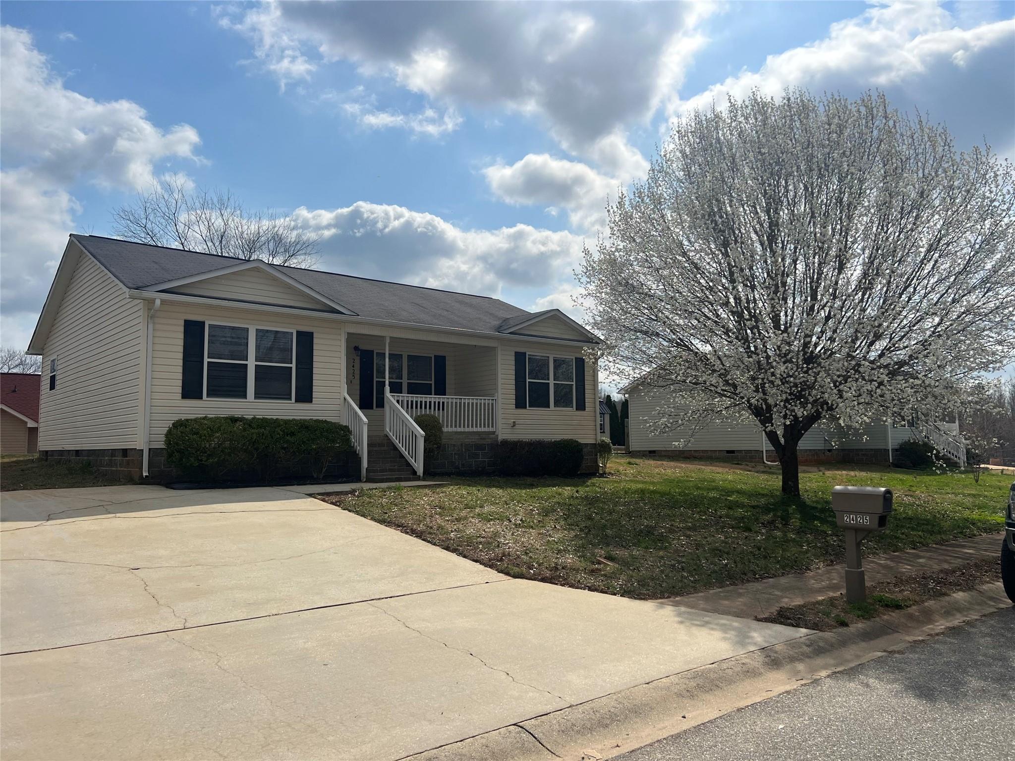 2425 Saluda Drive Gastonia NC 28054