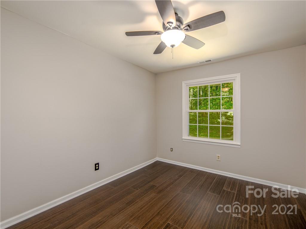 26 Glen Cove Road Arden NC 28704