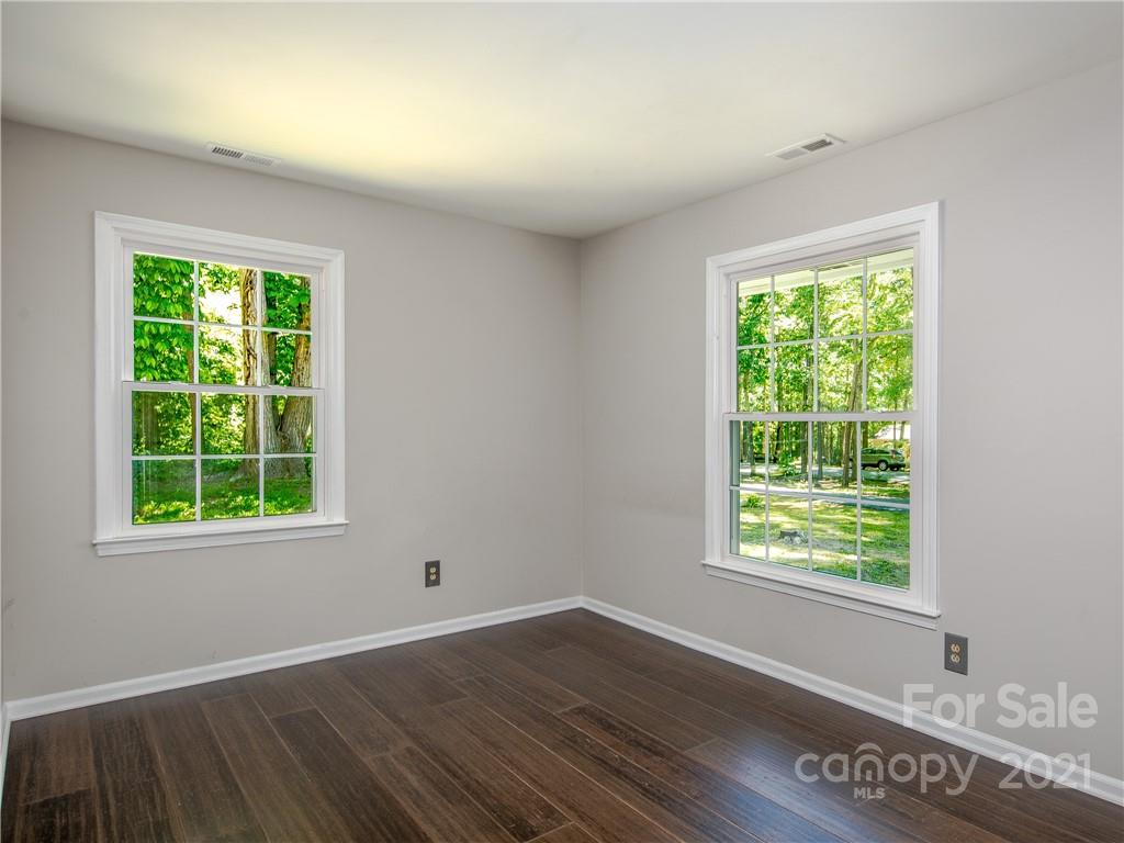 26 Glen Cove Road Arden NC 28704