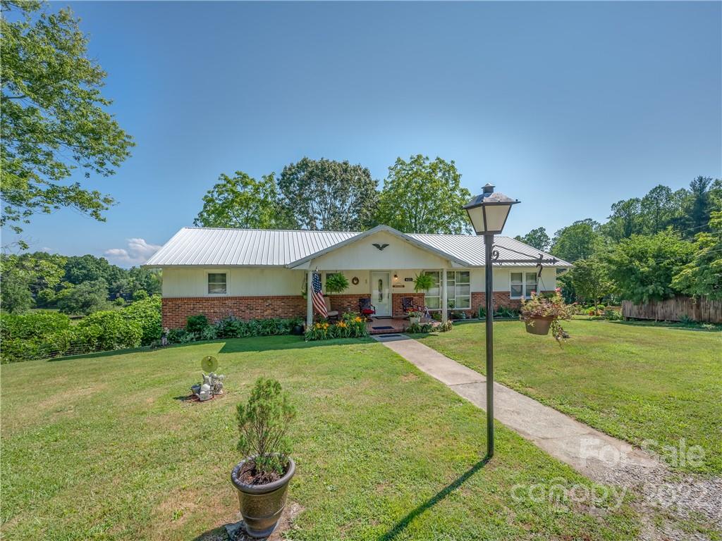 621 Roper Road Flat Rock NC 28731