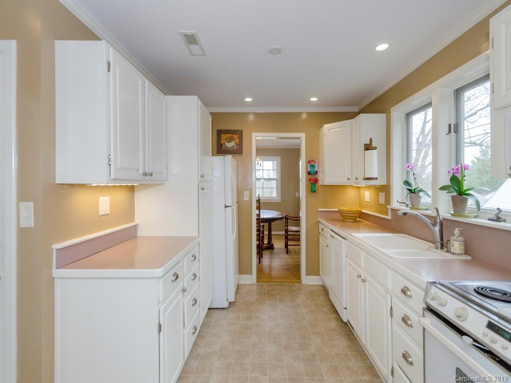 10 Red Oak Road Asheville NC 28804