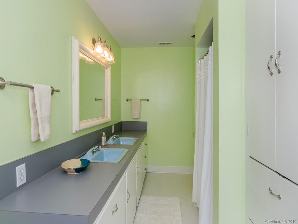 10 Red Oak Road Asheville NC 28804