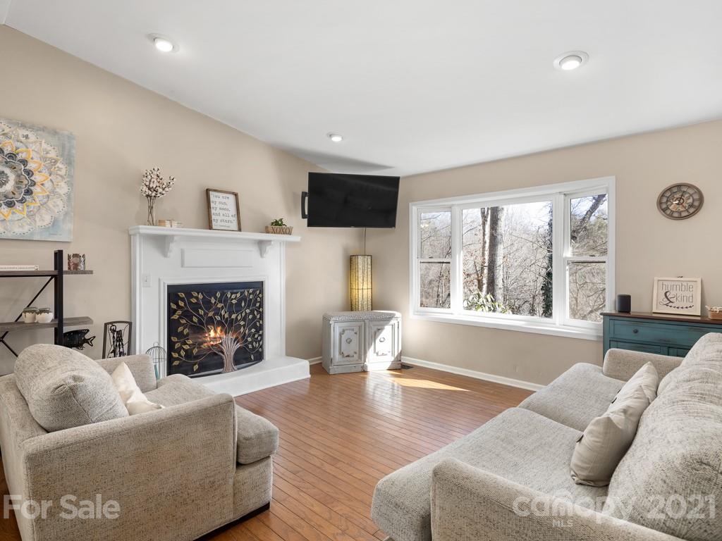 675 Nellie John Drive Clyde NC 28721