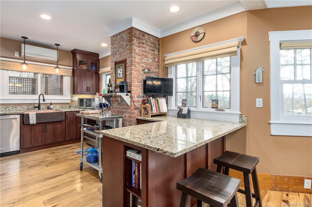 63 Caledonia Road Asheville NC 28803