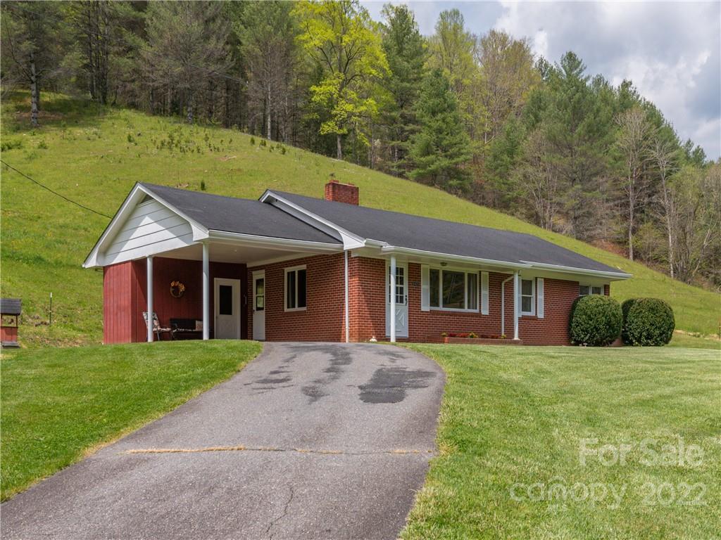 9165 Jacks Creek Road Green Mountain NC 28740