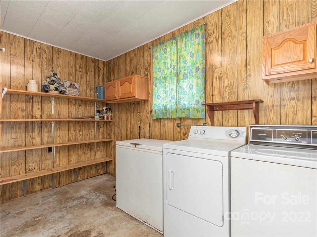 9165 Jacks Creek Road Green Mountain NC 28740