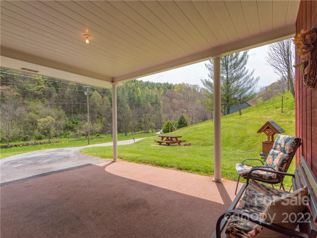 9165 Jacks Creek Road Green Mountain NC 28740