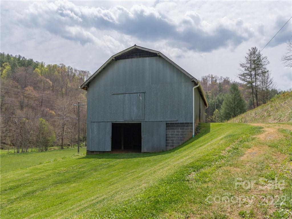9165 Jacks Creek Road Green Mountain NC 28740