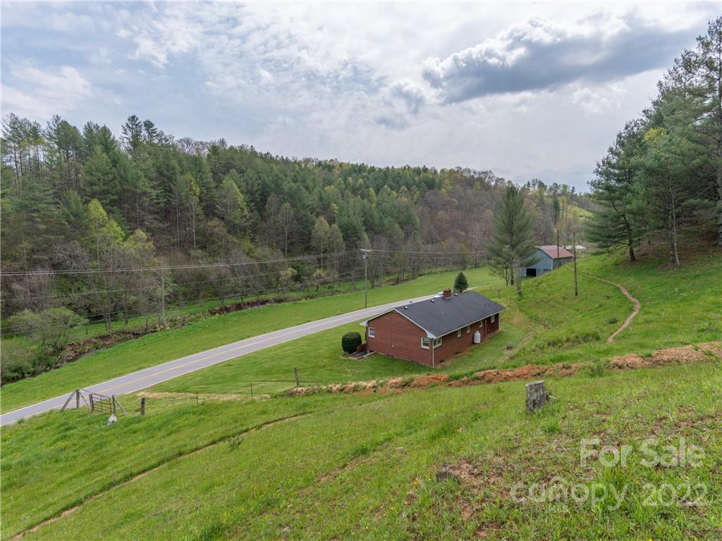 9165 Jacks Creek Road Green Mountain NC 28740