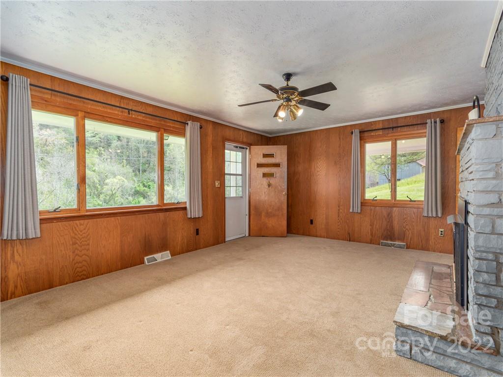 9165 Jacks Creek Road Green Mountain NC 28740