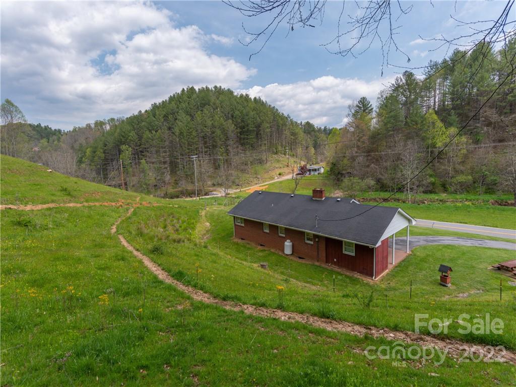 9165 Jacks Creek Road Green Mountain NC 28740