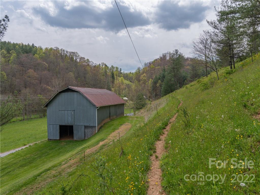 9165 Jacks Creek Road Green Mountain NC 28740