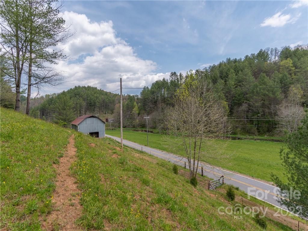 9165 Jacks Creek Road Green Mountain NC 28740