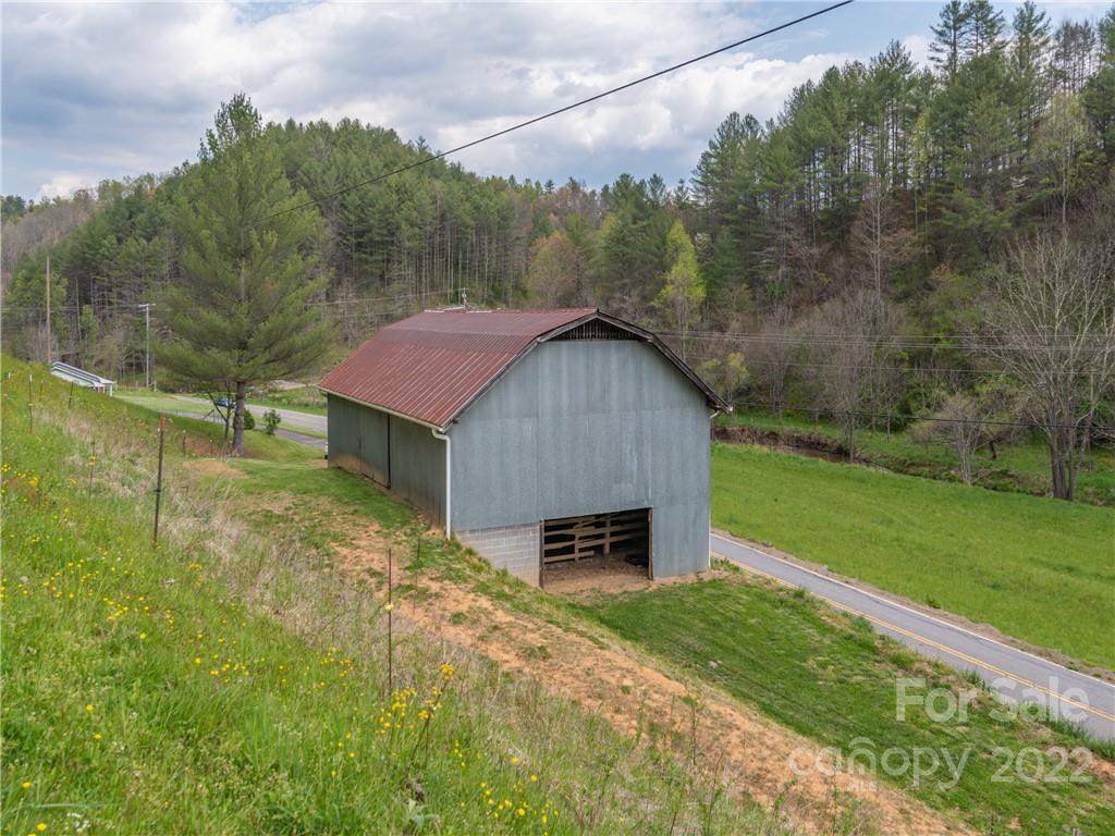 9165 Jacks Creek Road Green Mountain NC 28740
