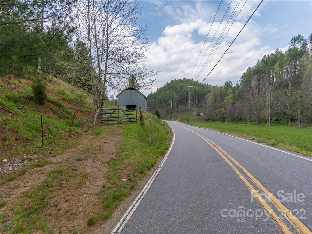 9165 Jacks Creek Road Green Mountain NC 28740
