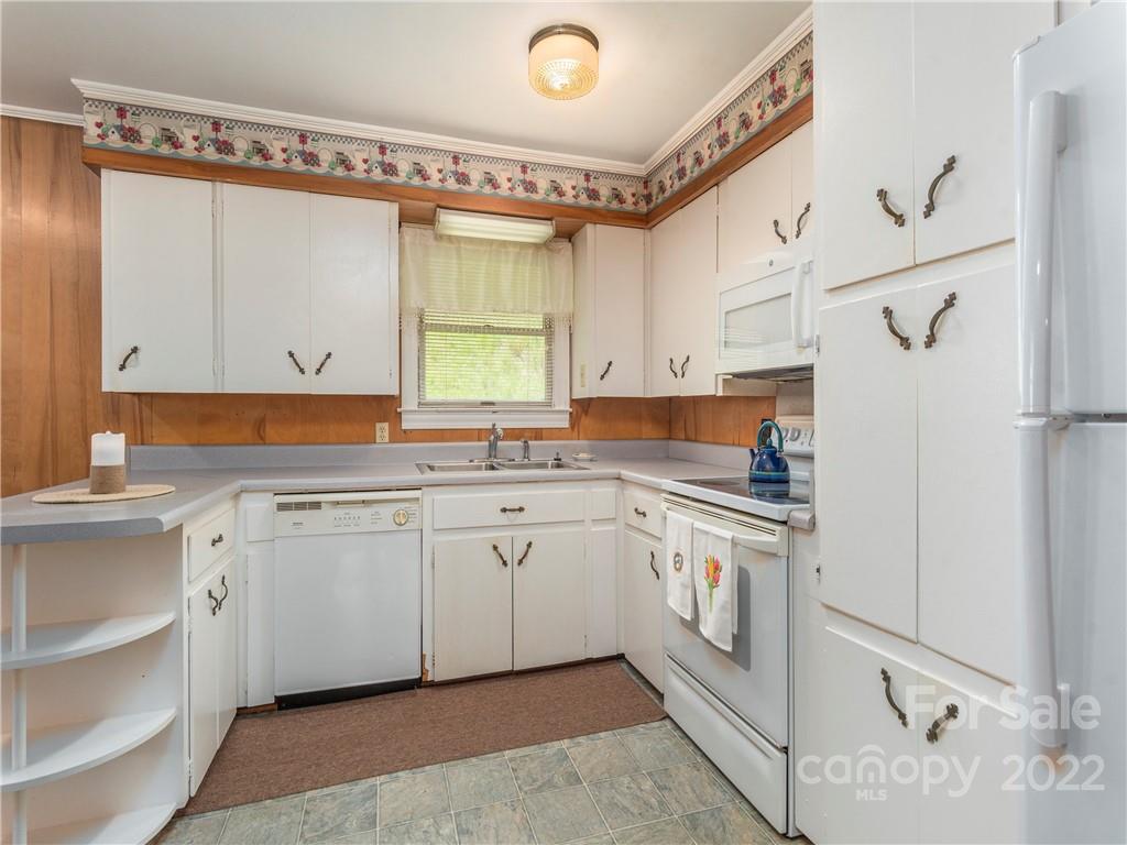9165 Jacks Creek Road Green Mountain NC 28740