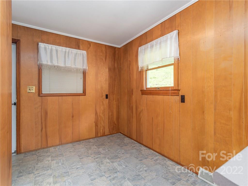 9165 Jacks Creek Road Green Mountain NC 28740