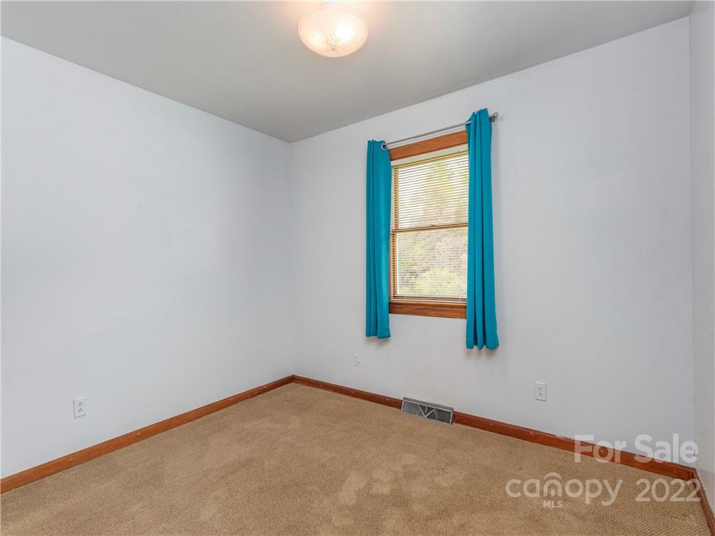 9165 Jacks Creek Road Green Mountain NC 28740