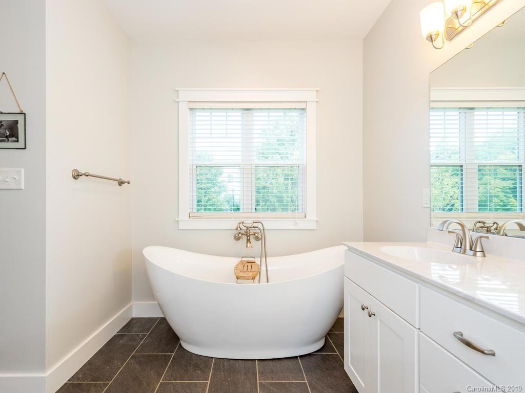 16 Old Farm House Road Weaverville NC 28787