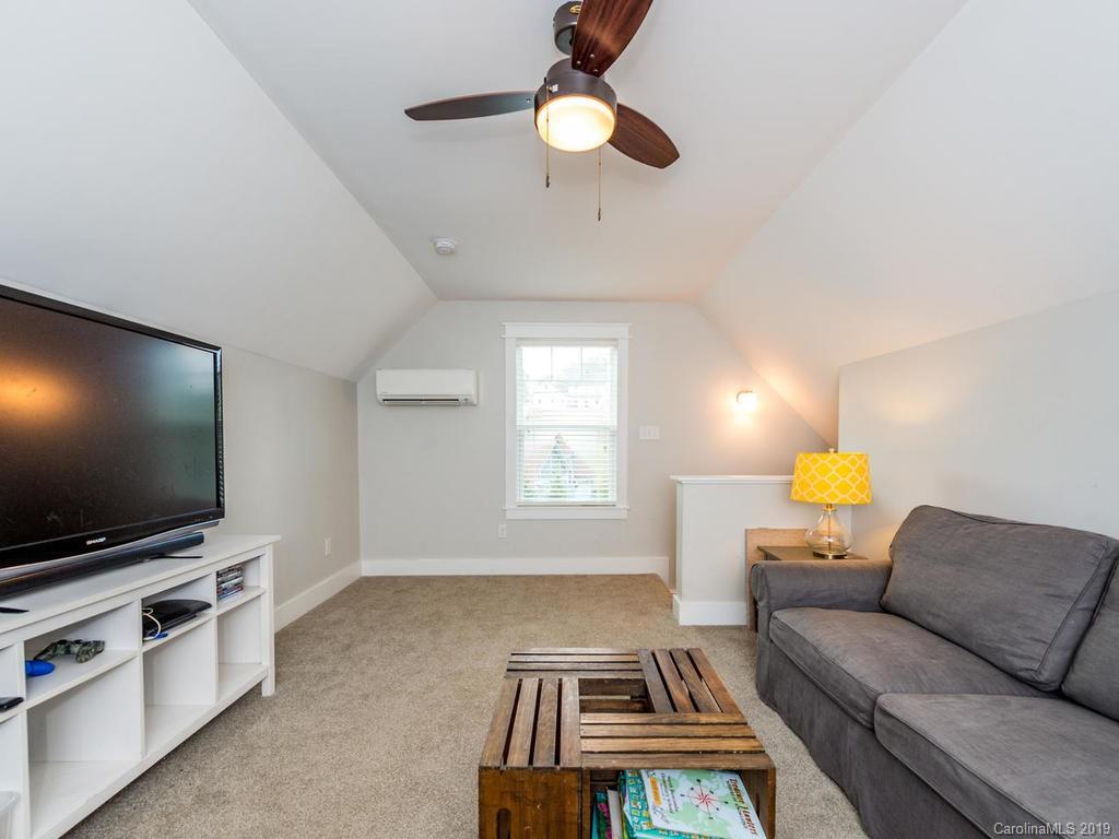 16 Old Farm House Road Weaverville NC 28787