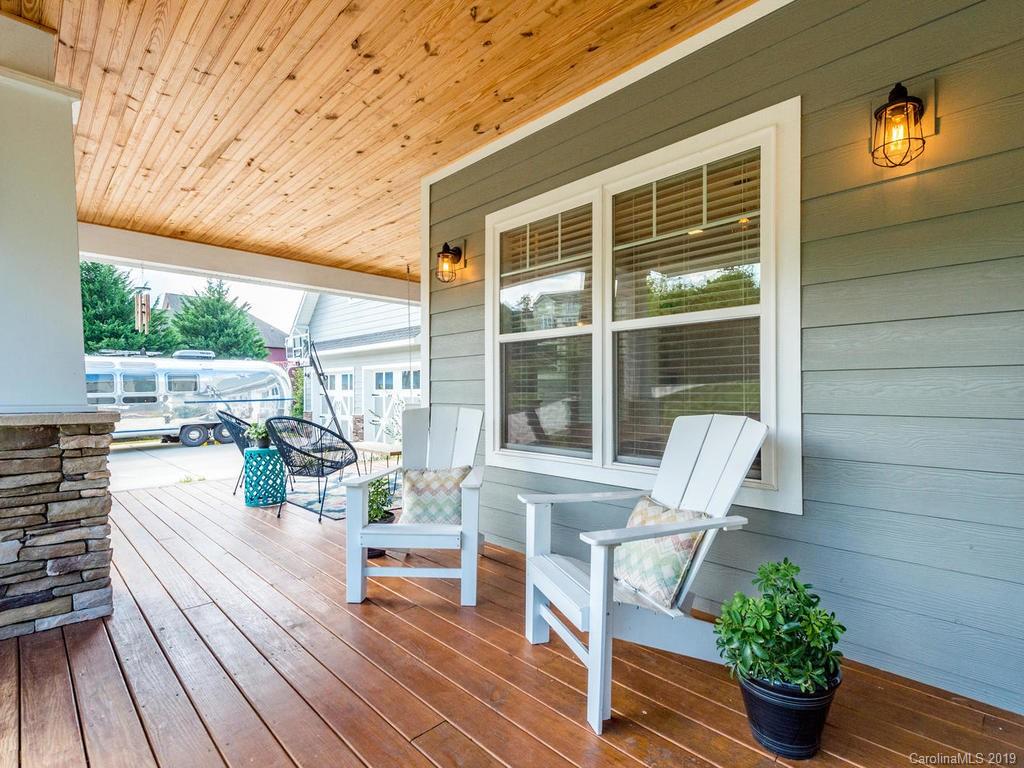 16 Old Farm House Road Weaverville NC 28787