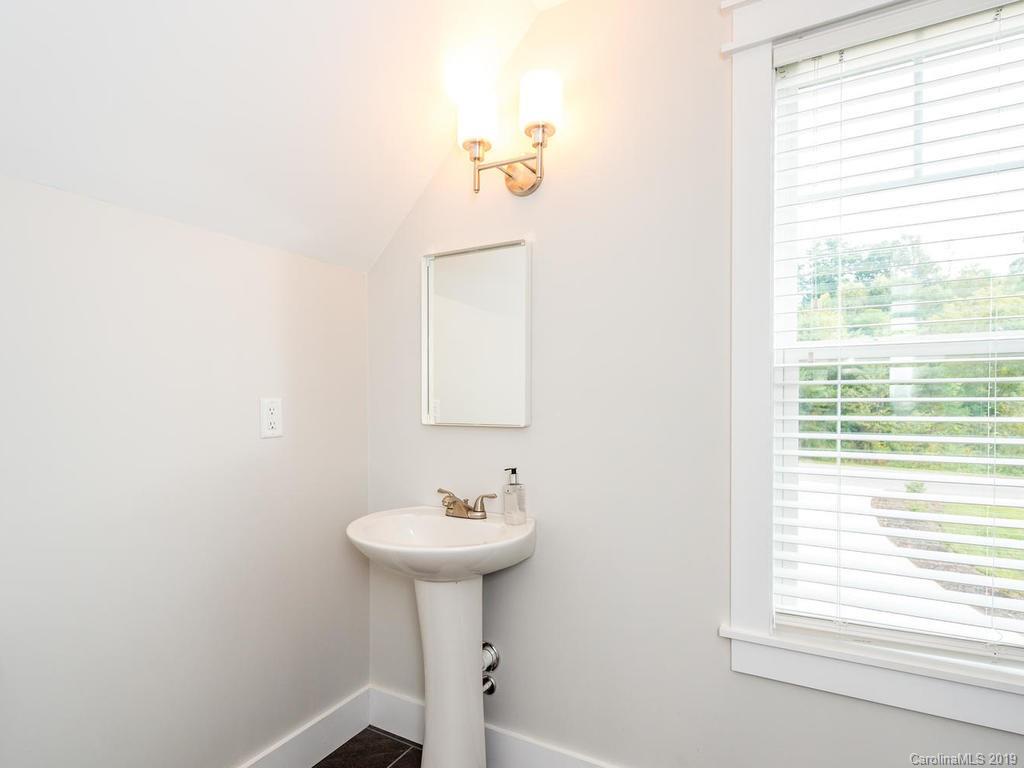 16 Old Farm House Road Weaverville NC 28787