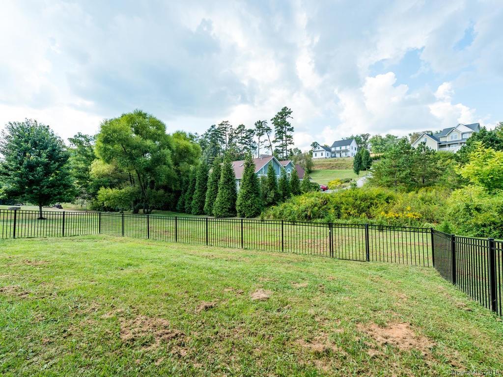 16 Old Farm House Road Weaverville NC 28787