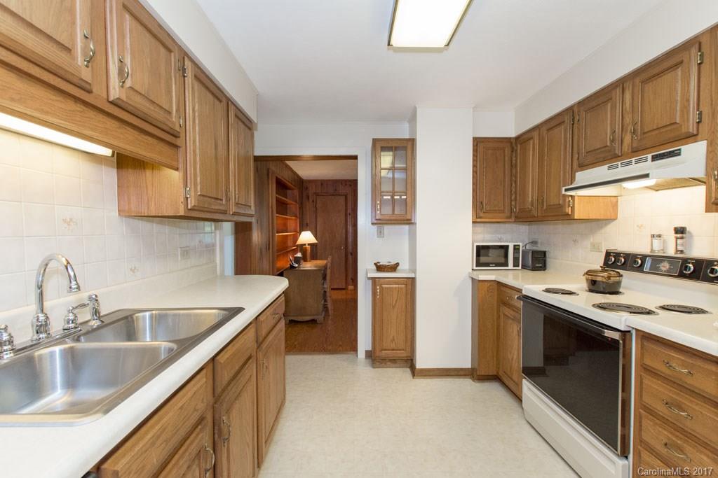 5 Canyon Cove Candler NC 28715