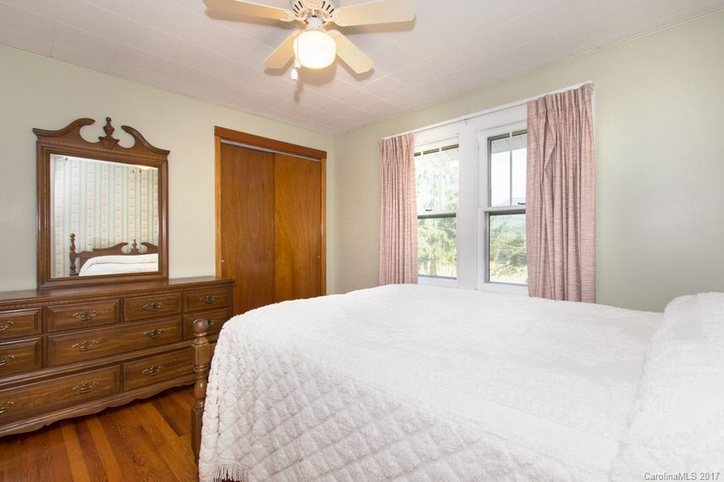 5 Canyon Cove Candler NC 28715
