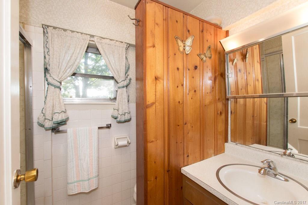 5 Canyon Cove Candler NC 28715