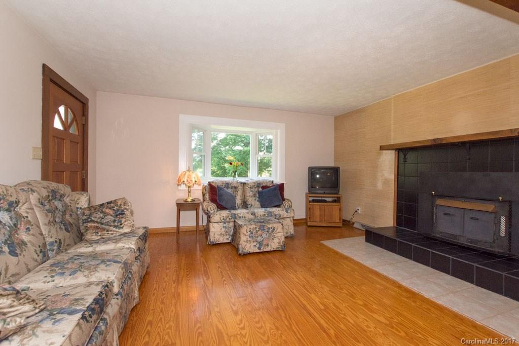 5 Canyon Cove Candler NC 28715