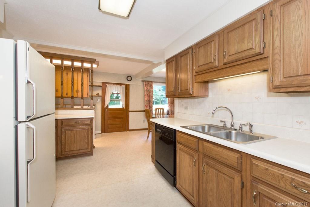 5 Canyon Cove Candler NC 28715