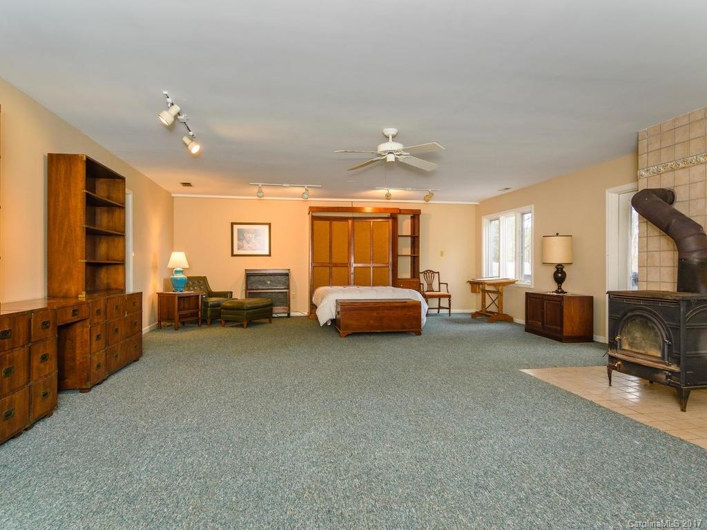 18 White Oak Forest Road Fairview NC 28730
